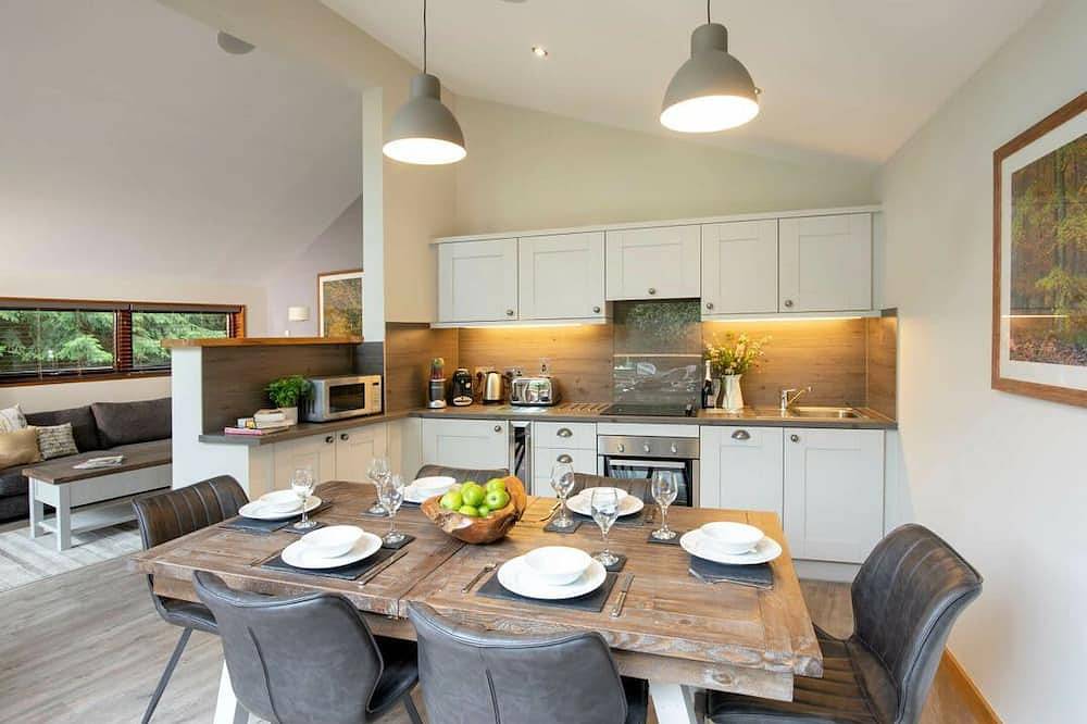 Delamere Forest White Willow Premium in Cheshire West and Chester