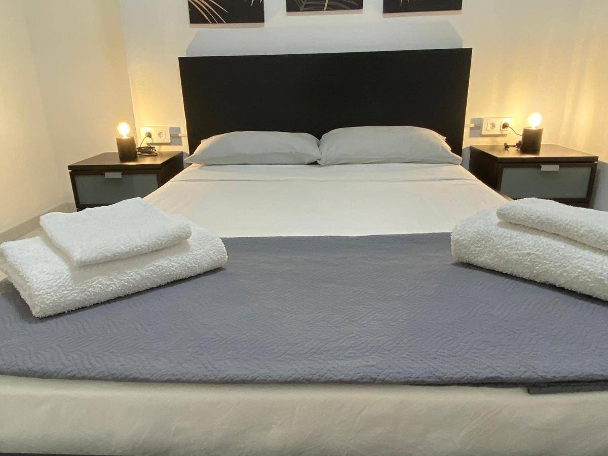 Comfort Room Aire Conditioner in Apartment Shared in playa las vistas Los Cristianos Habitaciones, Stanza in Playa de las Américas, Arona 