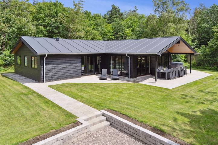 Ferienhaus für 10 Personen, mit Terrasse und Whirlpool sowie Pool und Sauna - 1