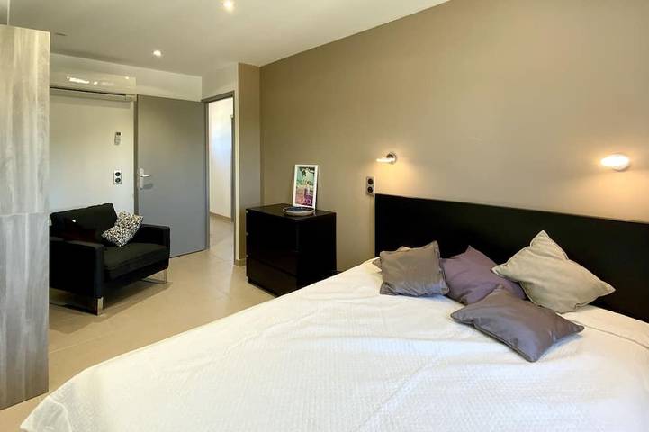 Location de vacances pour 6 personnes, avec jardin dans Plage Du Capelan Bandol - 2