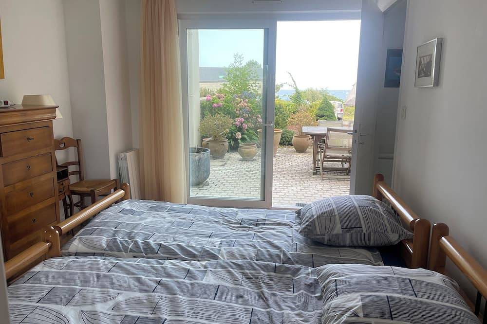 Appartement entier, Coquet appartement Rdc avec terrasse jardinet vue mer, à 50 m de la plage in Carantec, Ceinture Dorée