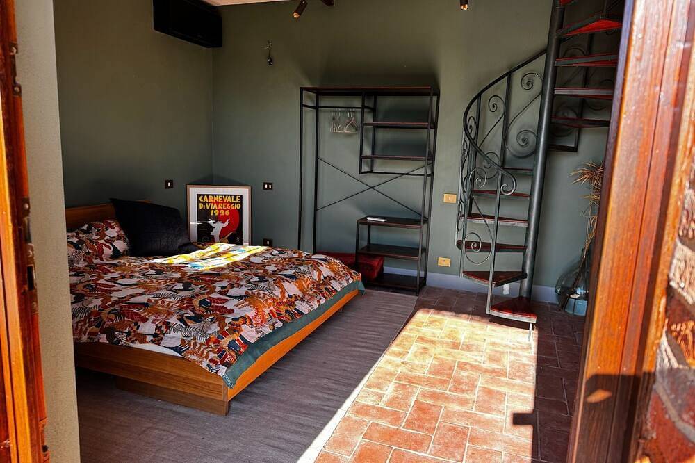 Tuscan Country Escape near Lucca and Versilia – Surrounded by Olive Trees in Massarosa, Italienische Riviera