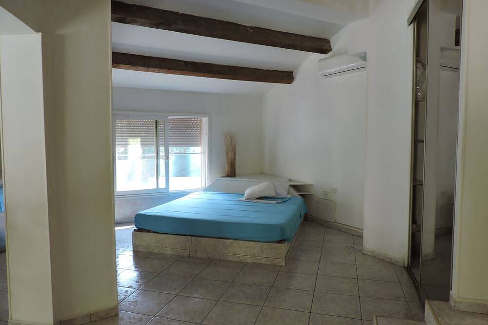 Maison de Campagne Avec Piscine Privée in Aubagne, Marseille region