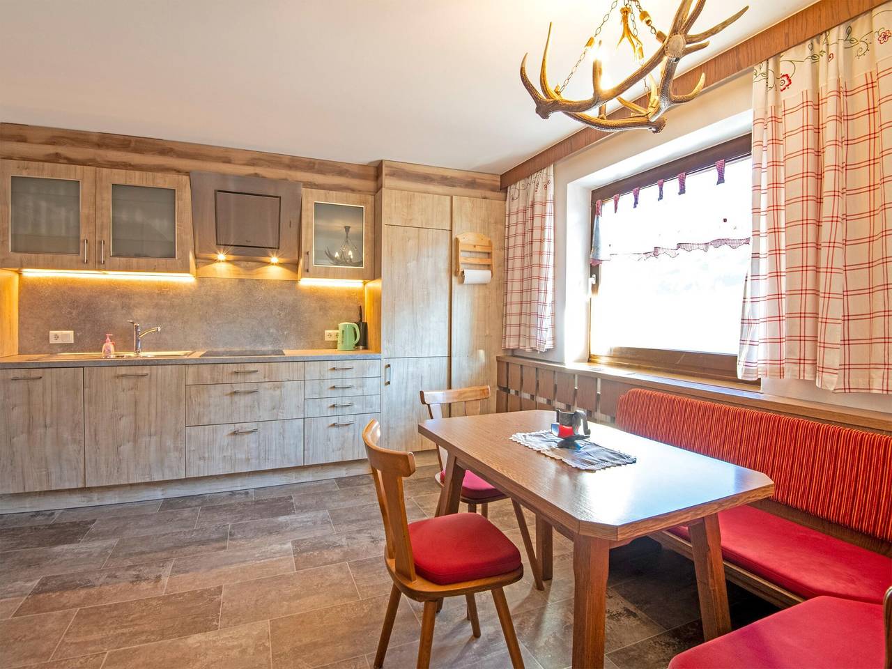 Chalet in Fügen nahe Spieljochbahn in Tuxer Alpen, Fügen
