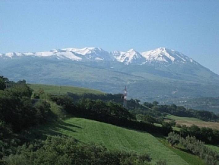Gîte pour 6 personnes, avec vue ainsi que piscine et jardin à Rosciano