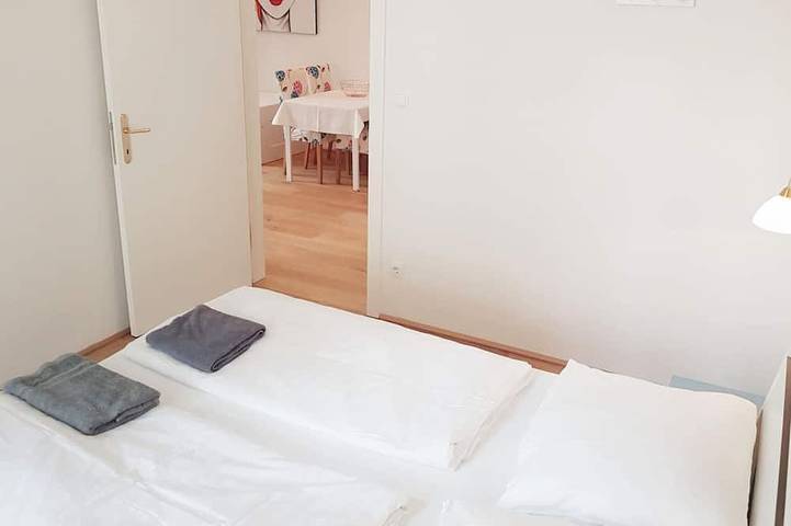 Entire apartment, Deluxe 3 Br Apartment A14 in historic city center with AC in Vienna City Center, Vienna