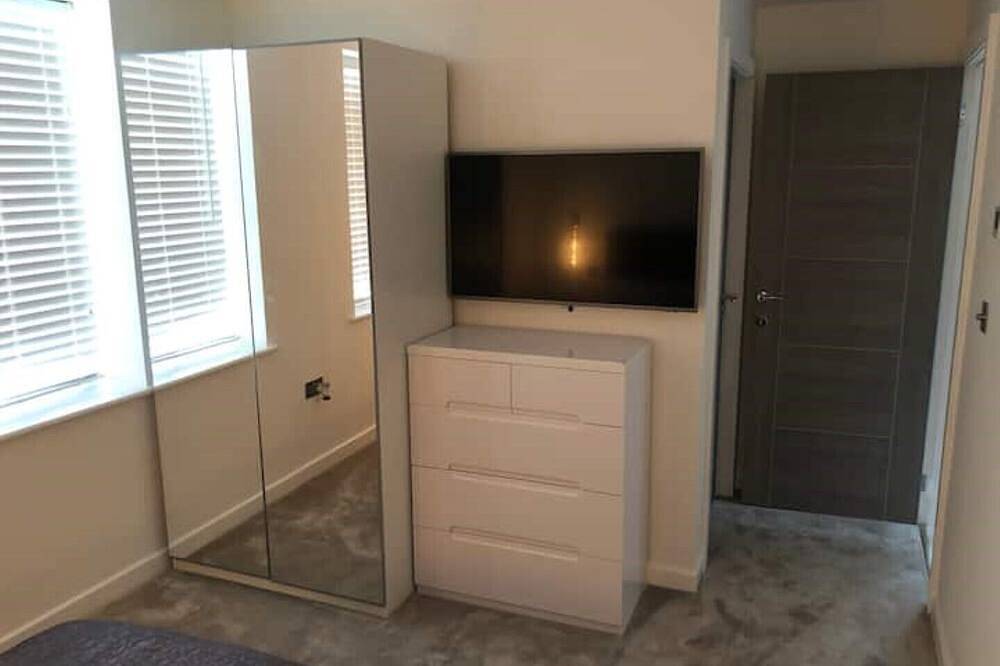 Contemporary eco home with a twist! in Middlesbrough, North East England