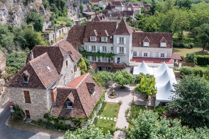 Hôtel pour 2 personnes, avec jacuzzi et piscine ainsi que jardin et bassin pour enfant