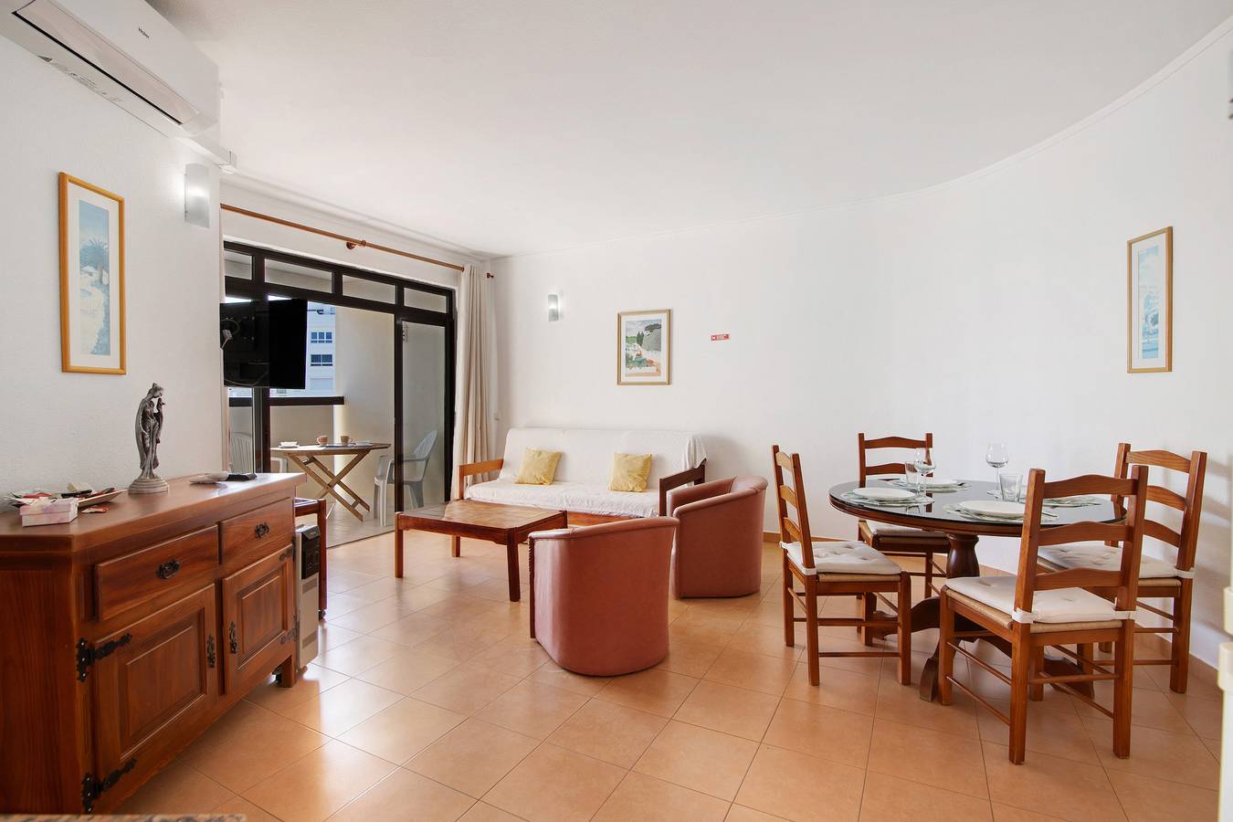 Appartamento intero, Appartamento 'Golden Hour' con vista mare, Wi-Fi e aria condizionata in Armação de Pêra (costa), Distretto di Faro