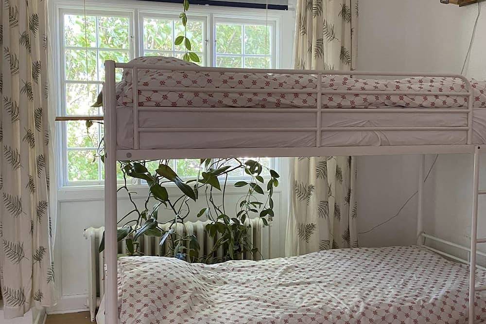 Ganze Wohnung, Kristinehamn near bus and train station. in Kristinehamn, Vänern