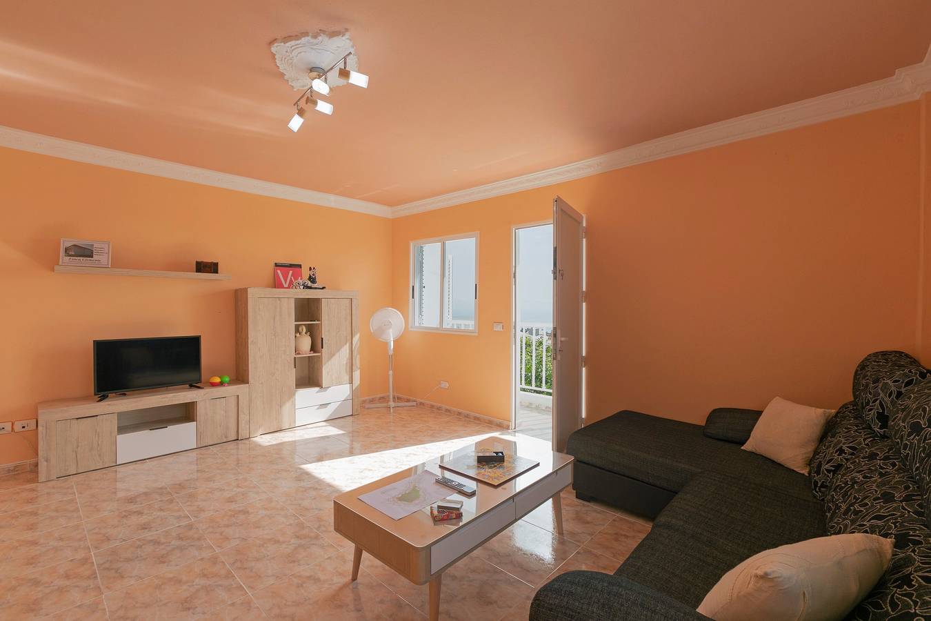 Clemente House, Private Pool – Sea Views, Private Terrace, and Wi-Fi in La Hidalga, South Tenerife
