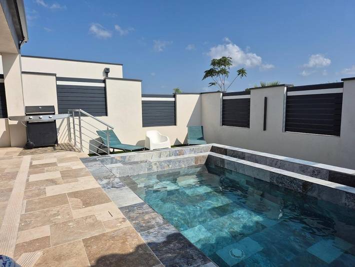 Location de vacances pour 8 personnes, avec piscine et terrasse à Saint-Geniès-de-Malgoirès