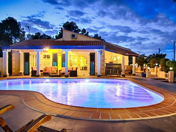 Ferienhaus für 9 Personen, mit Terrasse und Garten sowie Pool und Sauna in Frankenberg (Eder) - 3