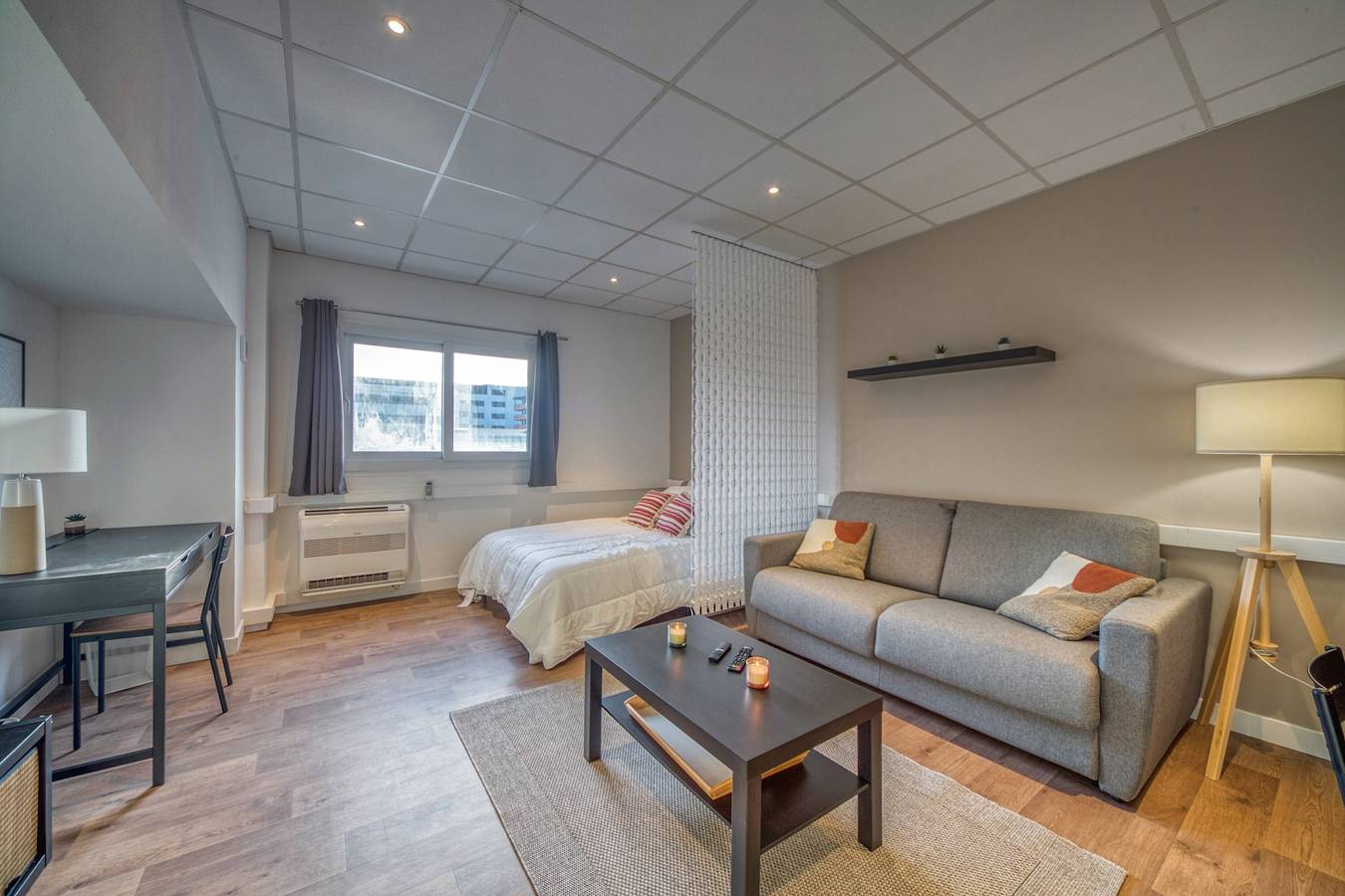 Entire studio, Premium 1-Bedroom Apartment – Cozy & Comfortable with Wi-Fi and Air Conditioning in L'Isère, Isère
