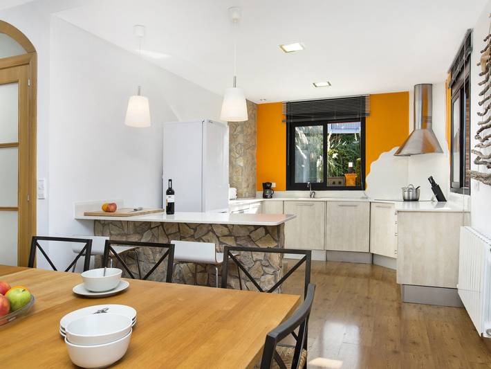 Contemporary Villa in Lloret de Mar for 8 with Private Pool, Garage, Near Beach & City Center in Canyelles, Lloret de Mar