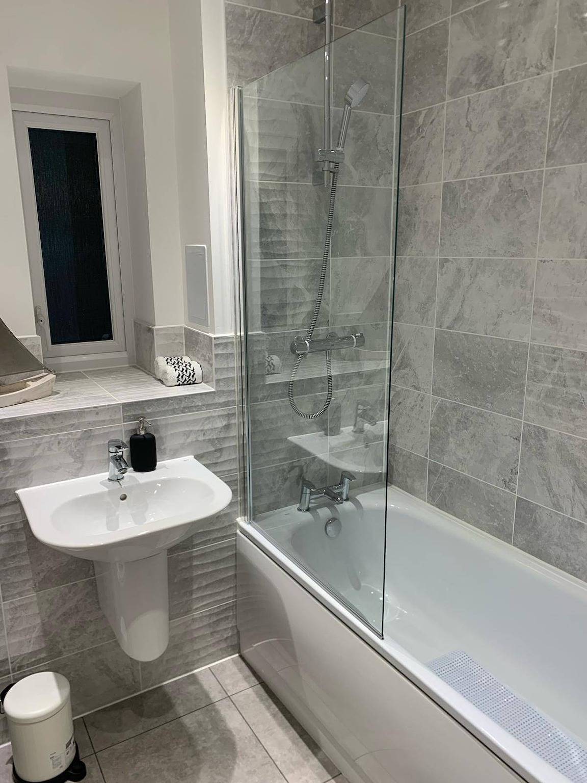 House- Sleeps 6 & Free Parking in Thurrock