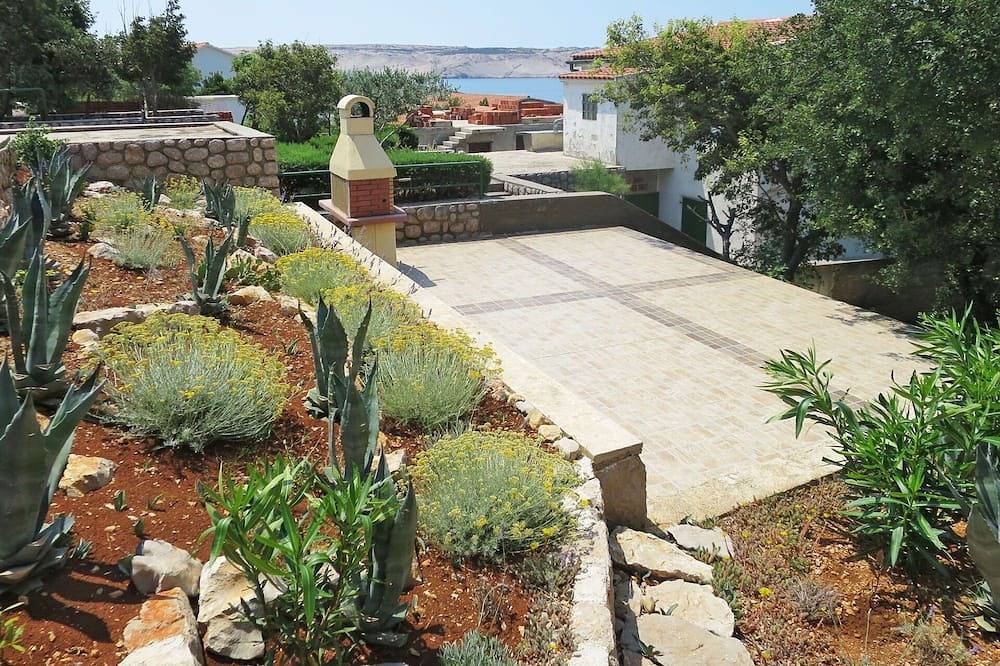 Ganze Wohnung, Angenehme Wohnung für 2 Gäste mit  W-Lan, Klimaanlage, Tv und Terrasse in Cesarica, Naturpark Velebit