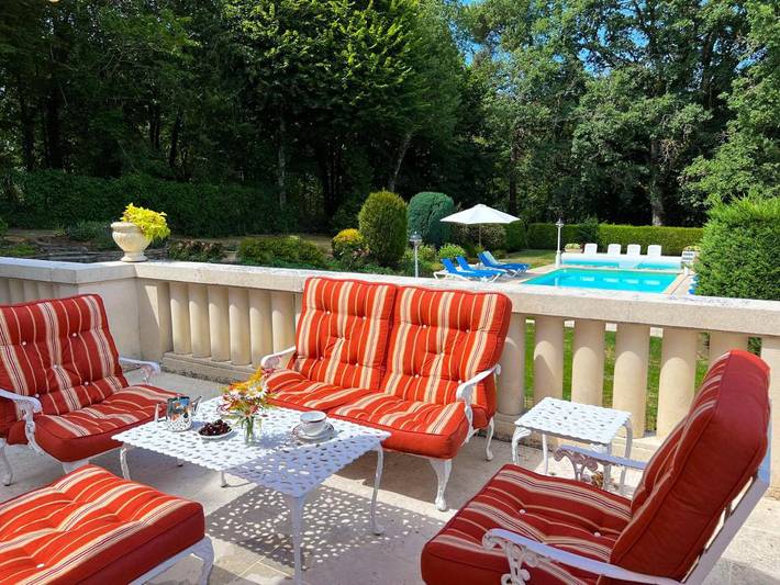 Location de vacances pour 3 personnes, avec Terrasse et Jardin ainsi que Piscine et Vue à Lencloître - 3