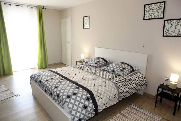 Location de vacances pour 2 personnes, avec piscine et jardin à Saint-Seurin-de-Cadourne - 4