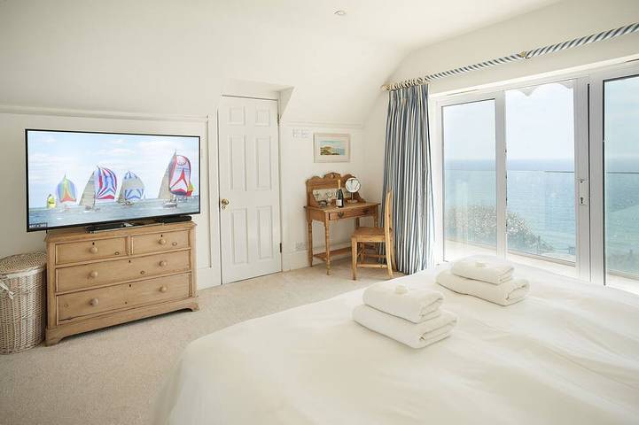 Beach View befindet sich in einer atemberaubenden Lage am Meer in Southbourne, einer erstklassigen Lage mit einer wunderschönen Küstenlandschaft. Erfahren Sie hier mehr über dieses Ferienhaus. in Bournemouth, Südwestengland