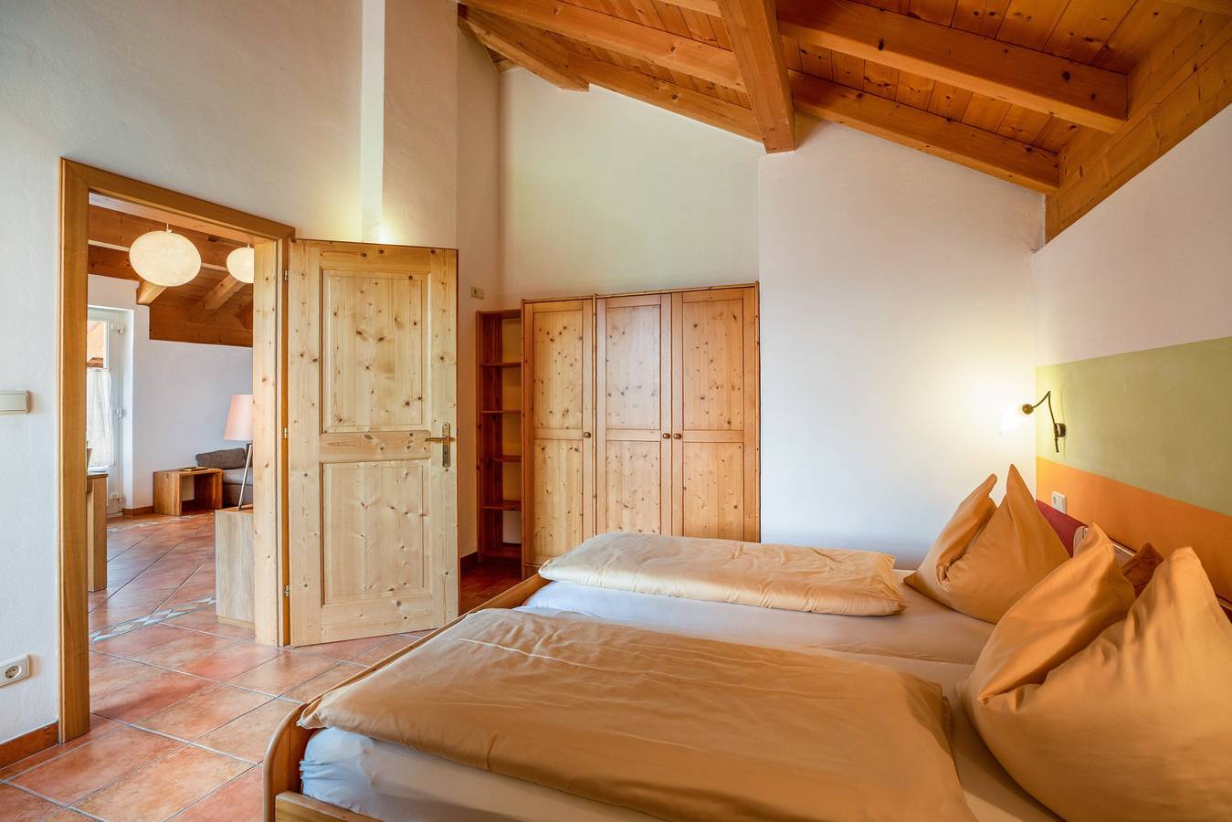 Entire apartment, Apartment 'Rosengarten' with Mountain View, Private Terrace and Wi-Fi in Kalterer See, Kaltern an der Weinstraße