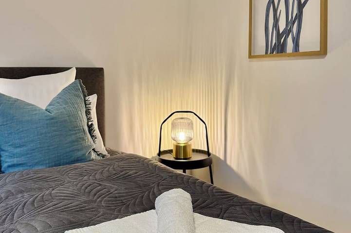 Entire apartment, Sleeps 5–7, Wi-Fi, patio, brand-new, near Nordpark and supermarkets in Bielefeld in Bielefeld, North Rhine-Westphalia