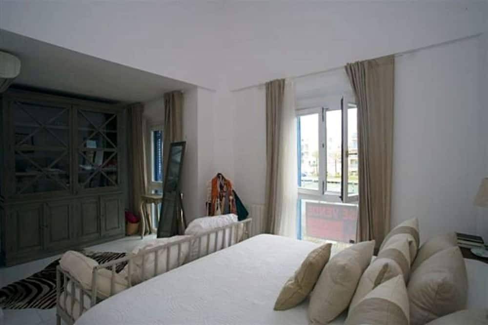 Fantastic House In First Line Of Marina Sotogrande, One Minute From The Beach. in Sotogrande, San Roque