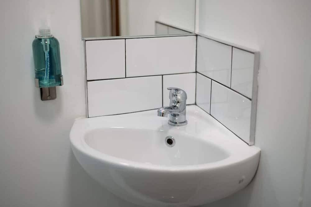 Ganze Wohnung, Contractor Base • Kitchen • Parking Included in Swansea, Swansea und Umgebung