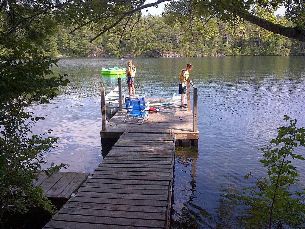 Abgeschieden, Lakeside Log Cabin am Squam Lake mit eigenem Dock in Sandwich (NH), Squam Lake