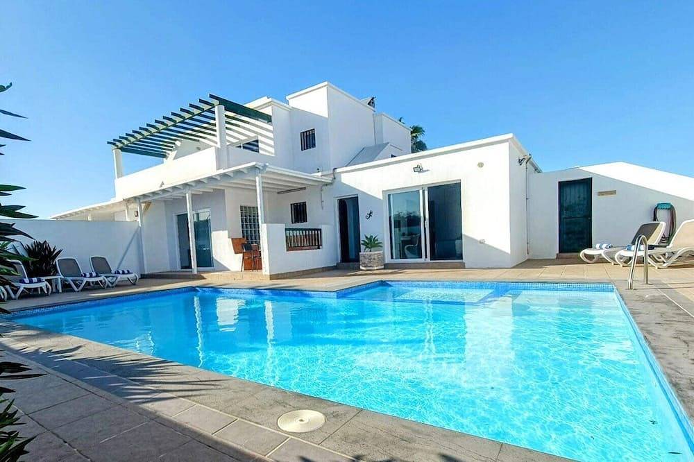 Villa Elysium - Private Villa with Pool - Walk to Central Playa Blanca in Playa Blanca, Yaiza