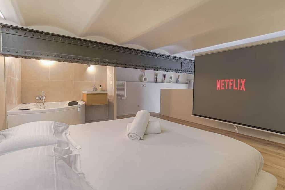 Jacuzzi & Cinema - Design Loft - Lyon Gateway in Caluire-et-Cuire, Lyon region