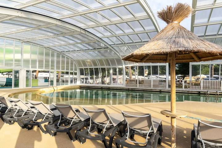 Camping pour 6 personnes, avec piscine et terrasse en France