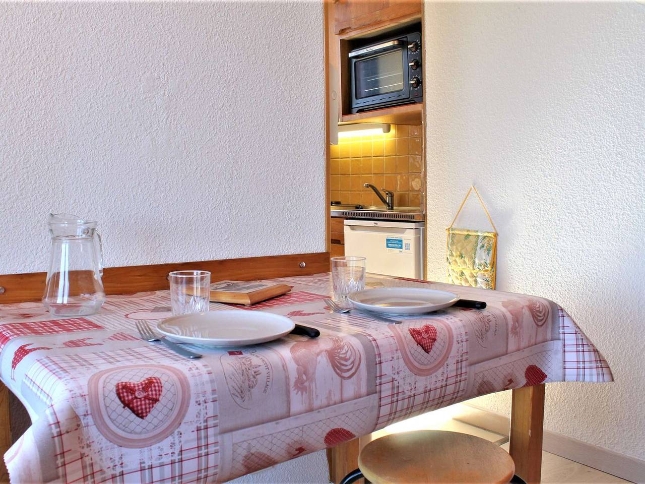 Entire apartment, Quiet studio cabin, ski-in/out, sleeps 4 - Risoul 1850 in Station de Risoul, Risoul