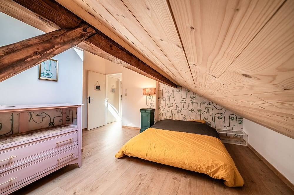Apartamento entero, Casa de huéspedes 'Printemps' con vistas a la montaña, terraza privada y Wi-Fi in Mont-Saxonnex, Region Bonneville