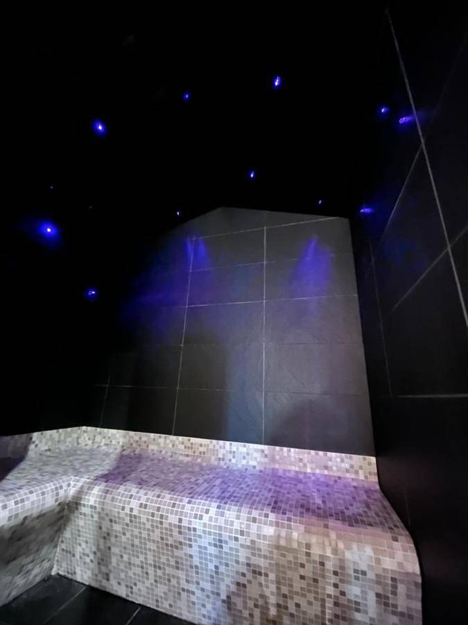 Chambre d’hôte pour 4 personnes, avec jacuzzi et jardin ainsi que sauna et balcon à Les Gets - 3