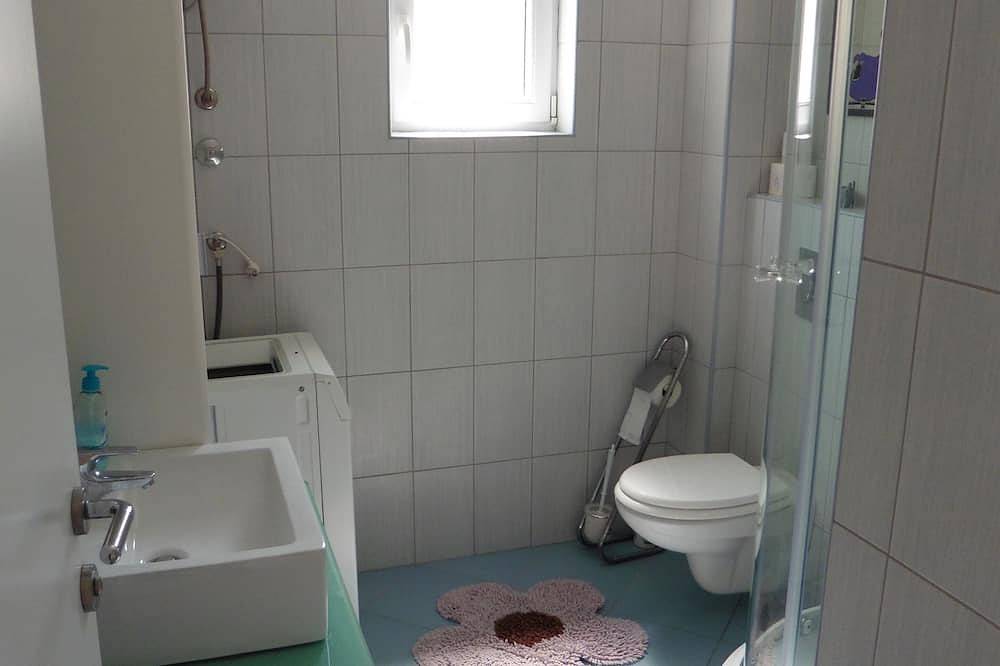 Ganze Wohnung, Familienfreundliche Ferienstrandwohnung in erster Reihe zum Meer (C6) in Stara Novalja, Pag