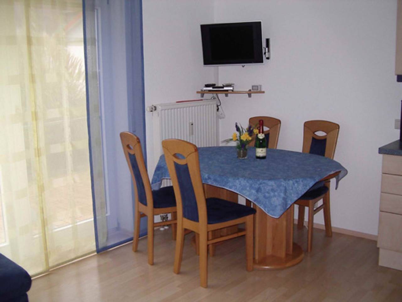 Ganze Wohnung, Ferienwohnung 'Seeperle' mit Gemeinschaftsterrasse, Gemeinschaftsgarten und Wlan in Moos, Untersee
