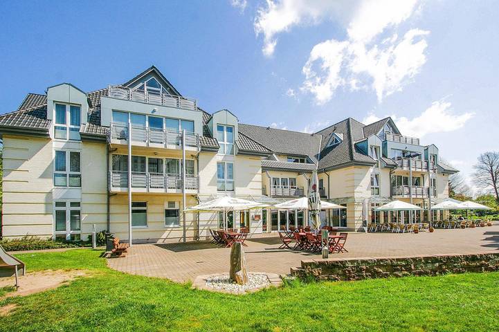 Ferienwohnung für 4 Personen, mit Sauna und Pool sowie Balkon/Terrasse, mit Haustier in Boltenhagen - 2