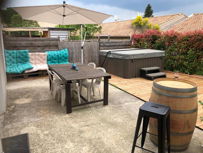 Maison de vacances pour 5 personnes, avec Jacuzzi ainsi que Terrasse et Jardin à Saint-Martin-de-Londres