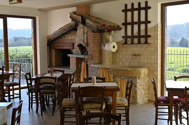 Location de vacances pour 5 personnes, avec bassin pour enfant et vue ainsi que piscine et jardin à Gubbio - 4
