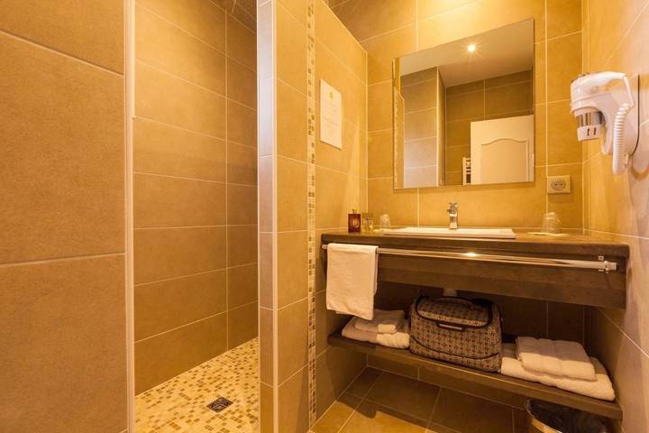 Hôtel pour 2 personnes, avec jardin et piscine, animaux acceptés à Vézac - 2