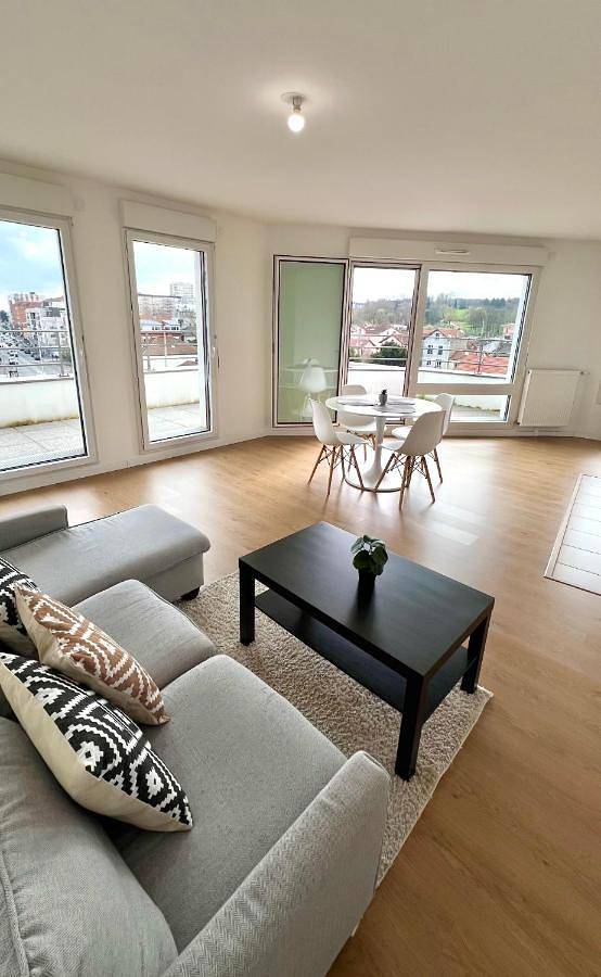 Chambre d’hôte pour 2 personnes, avec vue et balcon à Villemomble