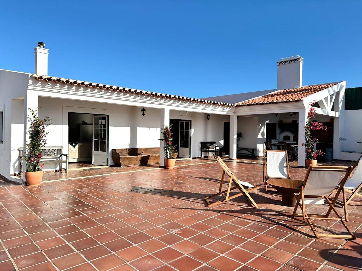 Three-Bedroom Villa in São Pedro da Cadeira, Distrito de Lisboa