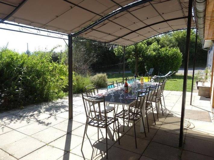 Location de vacances pour 9 personnes, avec terrasse et piscine ainsi que vue et jardin à Aouste-sur-Sye - 3