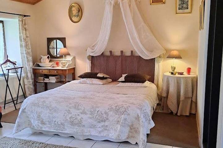 Gîte Ecogîte près de Pornic: parc fleuri, accès Pmr, vélos, cheminée, et king-size bed. in Arthon-en-Retz, Chaumes-en-Retz