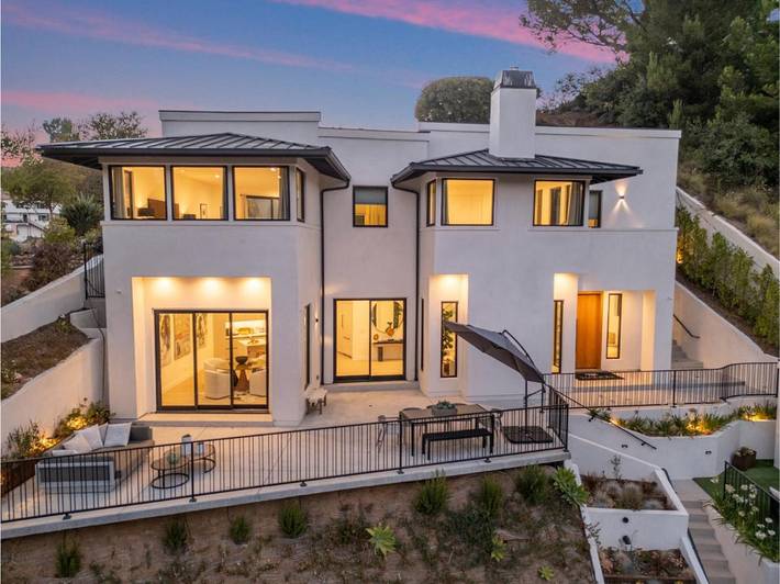 Villa pour 6 personnes, avec jardin et piscine ainsi que jacuzzi et balcon