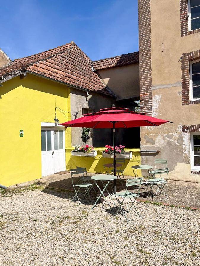 Tente pour 2 personnes, avec vue sur le lac et jardin ainsi que terrasse et vue dans Yonne - 4