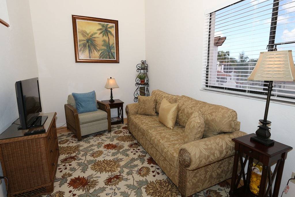 Ganze Wohnung, Zwei-Zimmer-Wohnung mit Loft und erstklassigem Blick auf das Wasser, in South Fort Myers gelegen! Häfen von Iona 302B in Iona, Southwest Florida