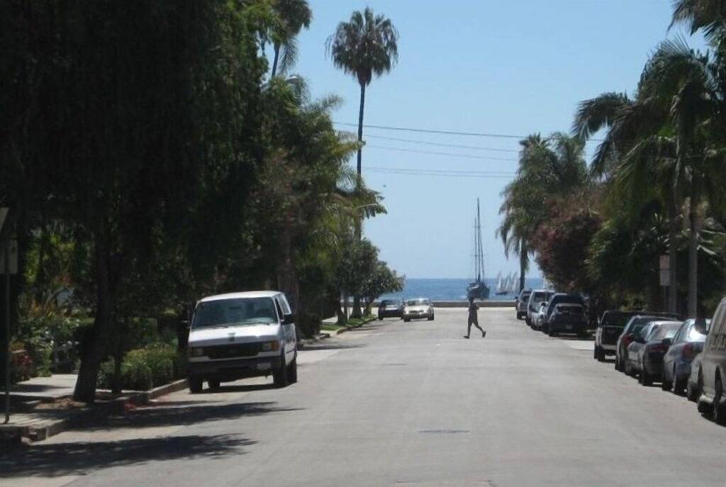 Ganze Wohnung, Perfekte Lage in West Beach! Two-Level 1-Br / 1Ba - Gehen Sie in die Innenstadt oder zum Strand. in Santa Barbara, Santa Barbara County