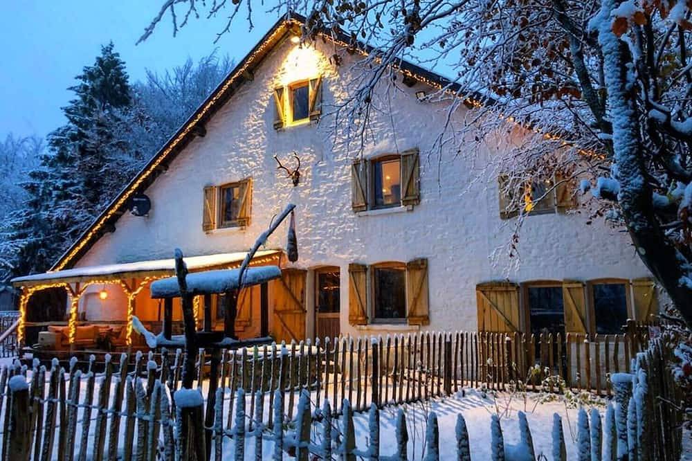 Gite chalet in the Ardenne, Houffalize. Authentic but renewed house for 9 people in Tailles, Houffalize